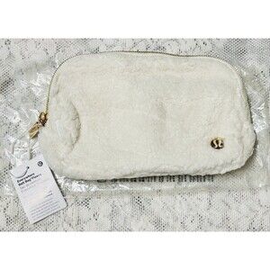 Lululemon Everywhere Belt Bag Fleece Large 1L White Opal Gold Hardware NWT